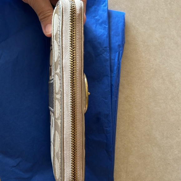 Authentic Coach long wallet - Picture 3 of 4